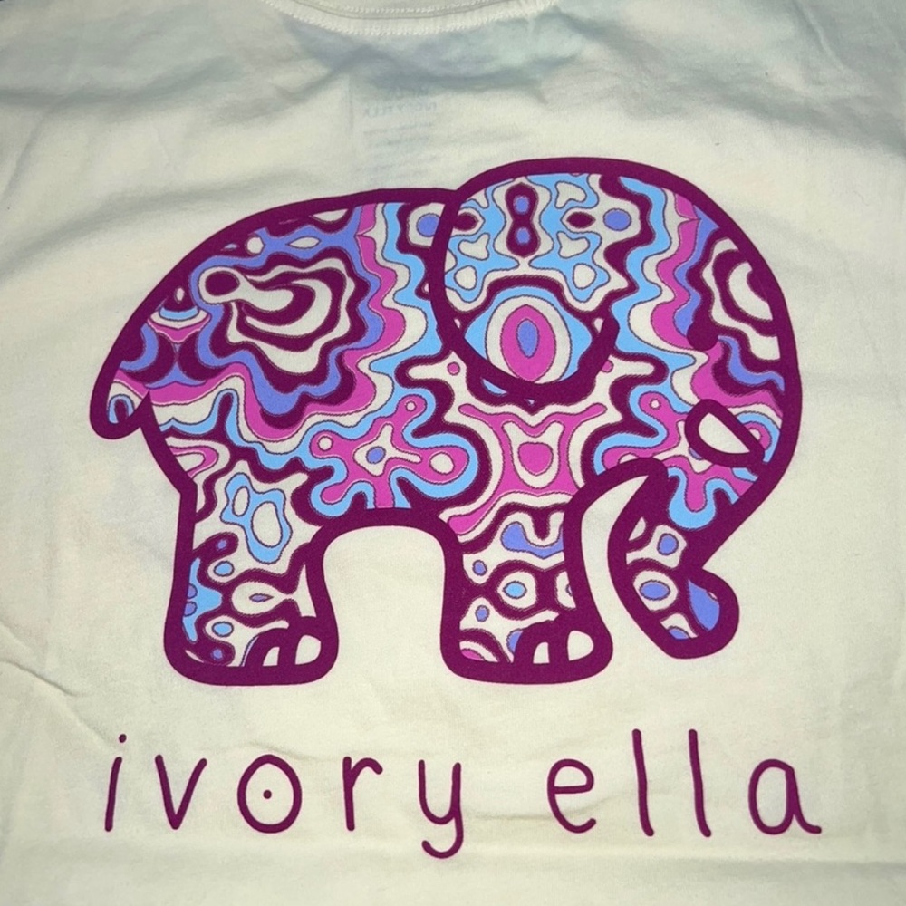 Ivory Ella Elephant T-Shirt Women Short Sleeve Crew Neck, NWOT SPring Summer